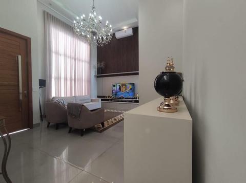 Casa à venda em Maringá com piscina, Jardim Munique, com 3 quartos, com 260 m²